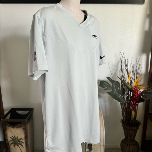 Seattle Seahawks Mens Nike Dri-Fit Gray Sideline Short Sleeve Shirt V-Neck M NWT - Picture 3 of 7